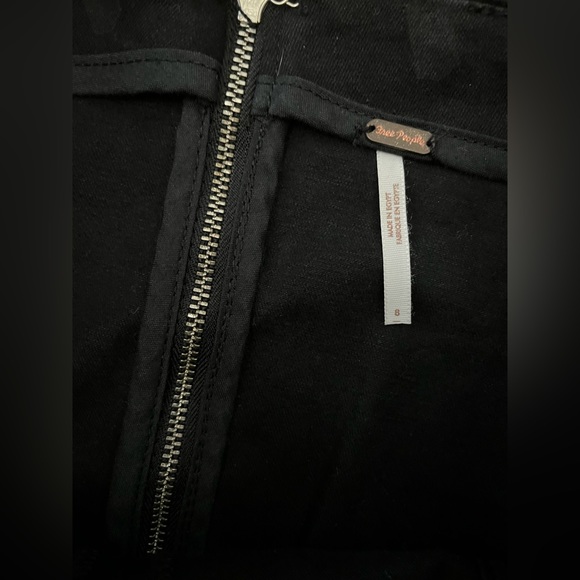 Free People Stretchy Black Mini Skirt with Zipper Closure in Back NWT — 8 - Picture 4 of 6